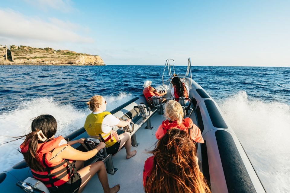 an Bord des Speedboots