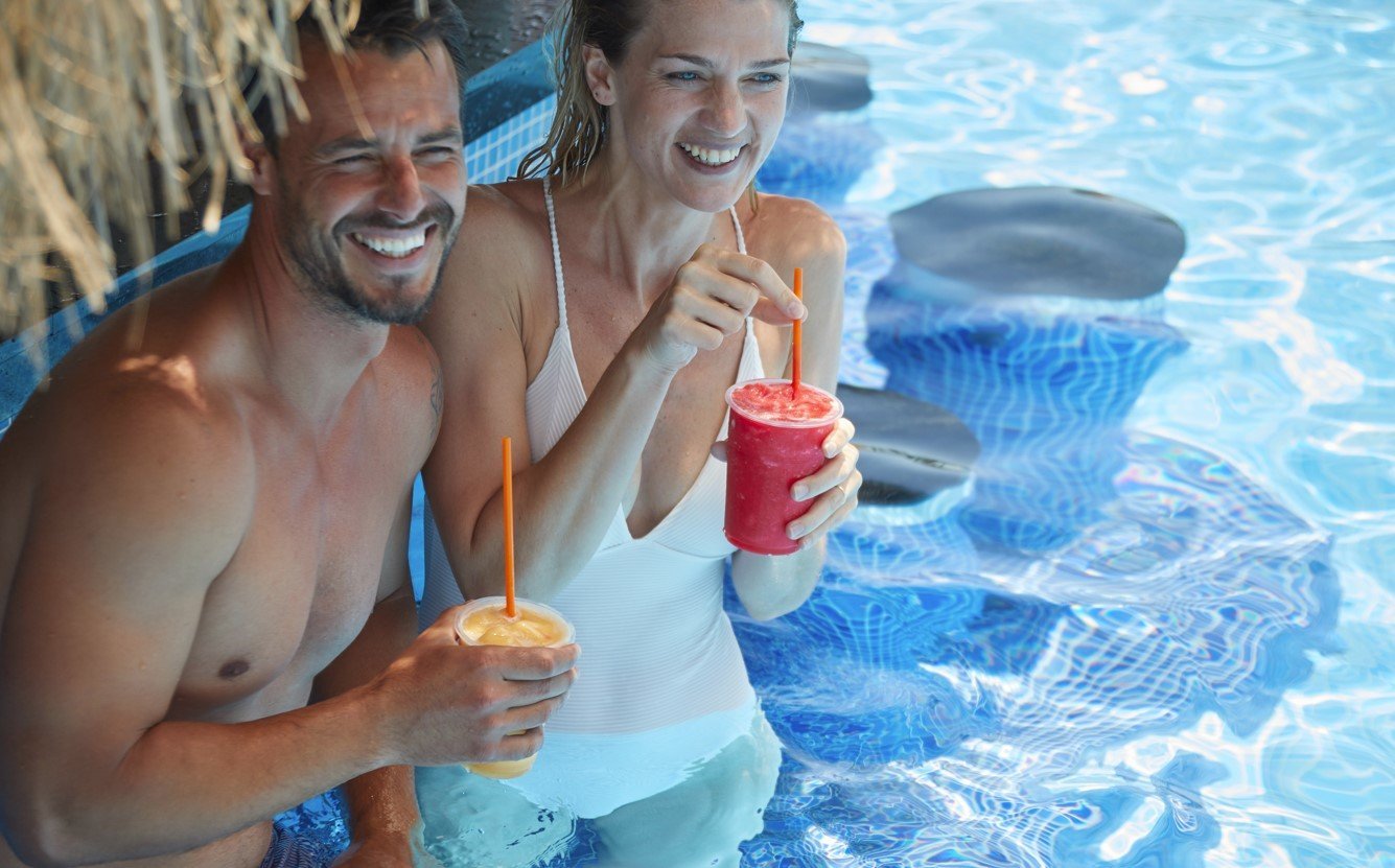 großes Schwimmbad im Hydropark