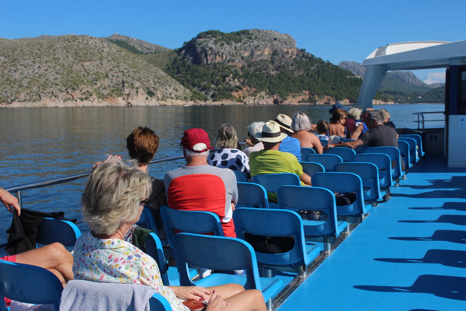 auf dem Deck des Bootes
