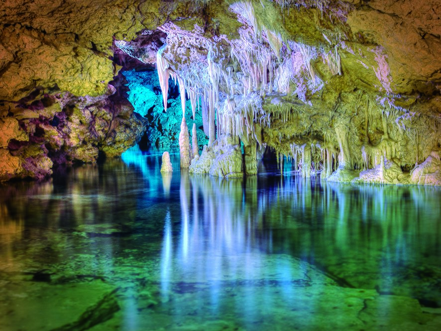 blaue Grotte mit See