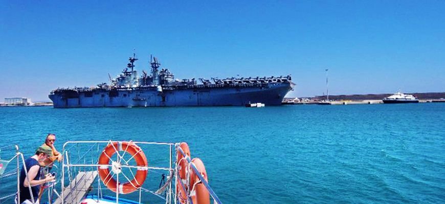 Flugzeugträger amb Hafen