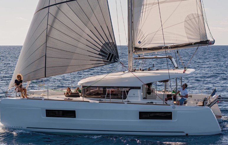 navegar en catamaran en mallorca