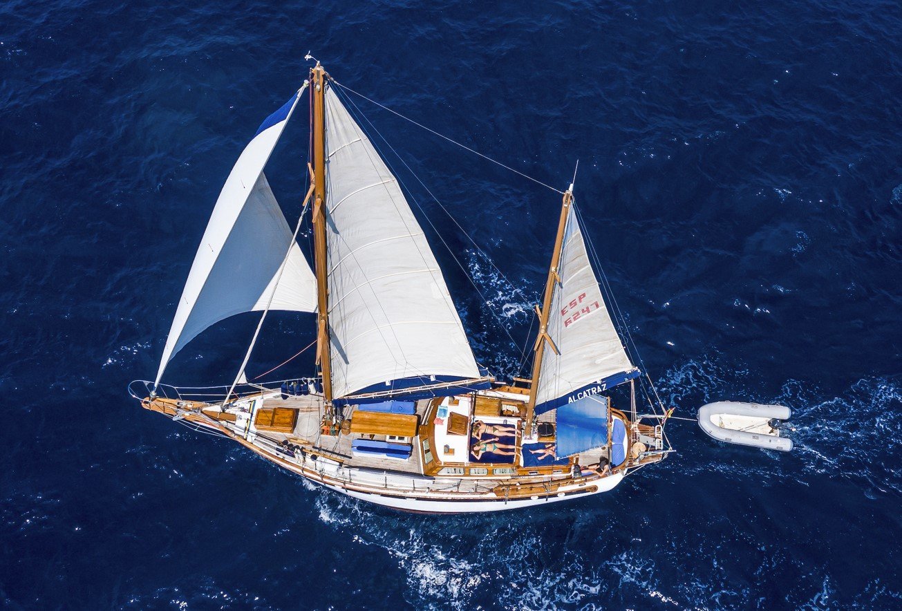 velero en movimiento