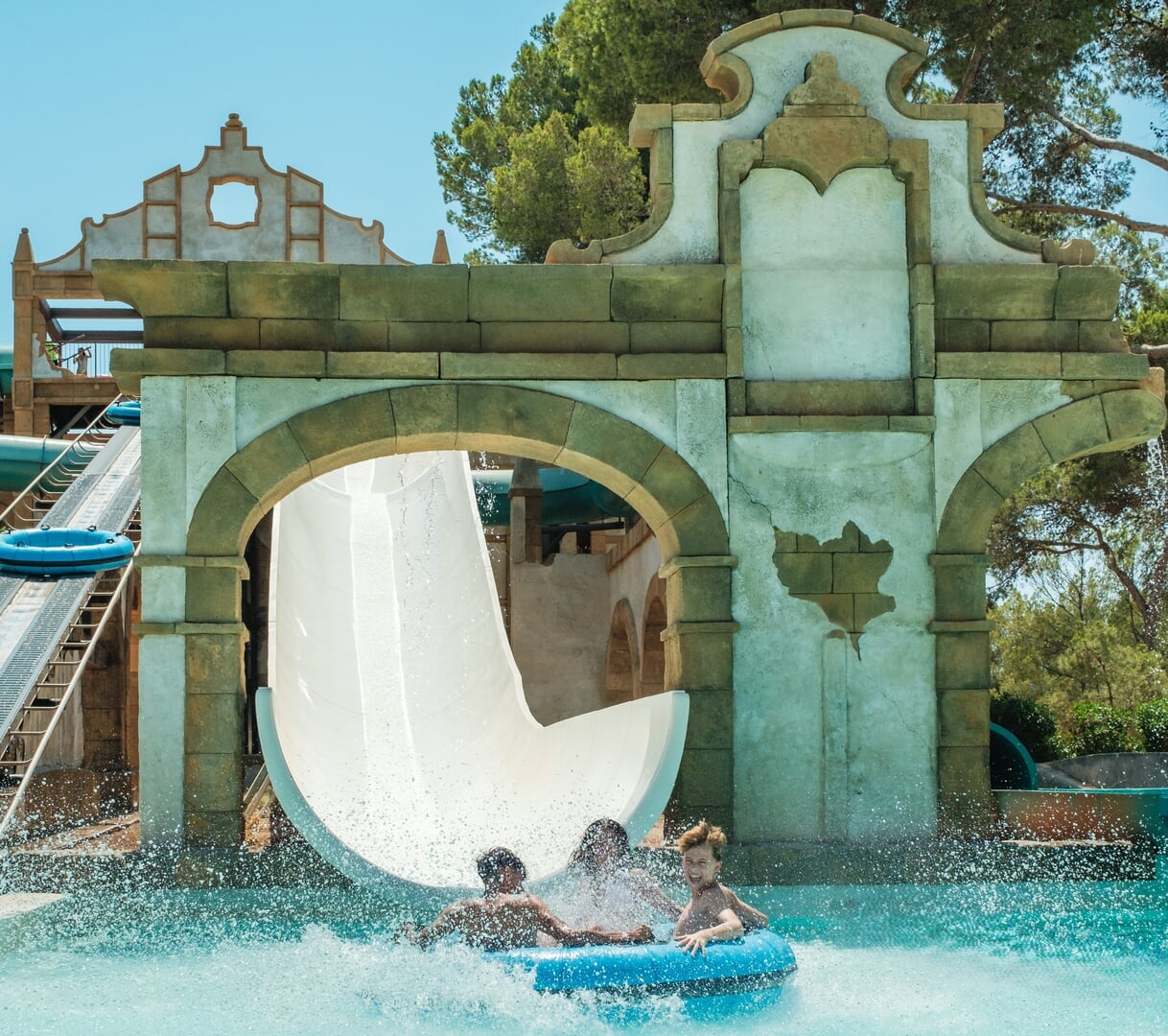 vista aérea de aqualand arenal