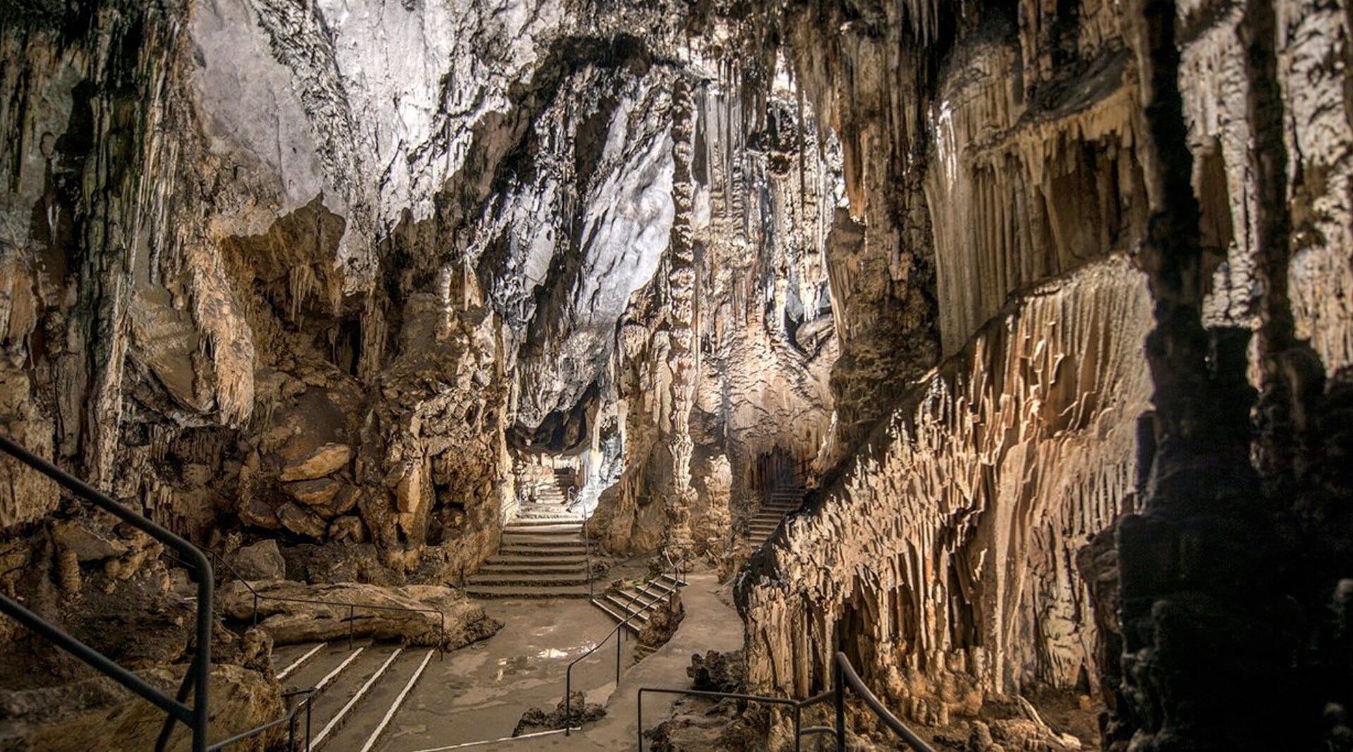 cueva dentro