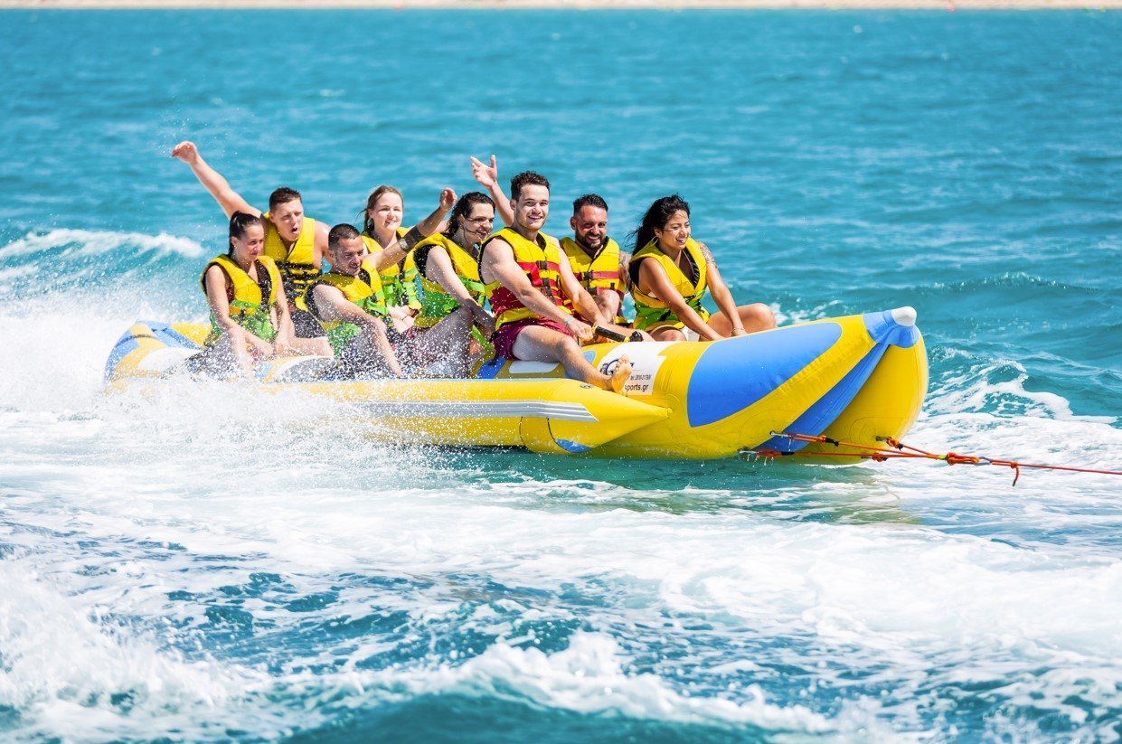 disfrutando de la banana boat en playa de palma