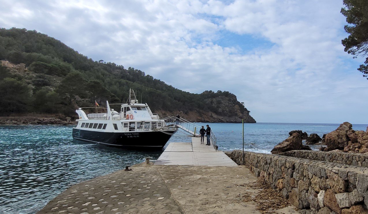 muelle en cala tuent