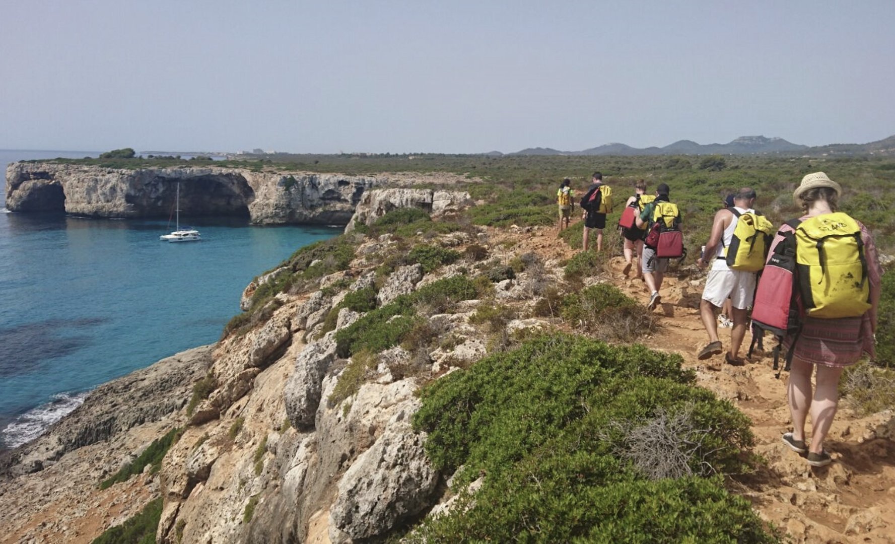 sendero a la cova de coloms