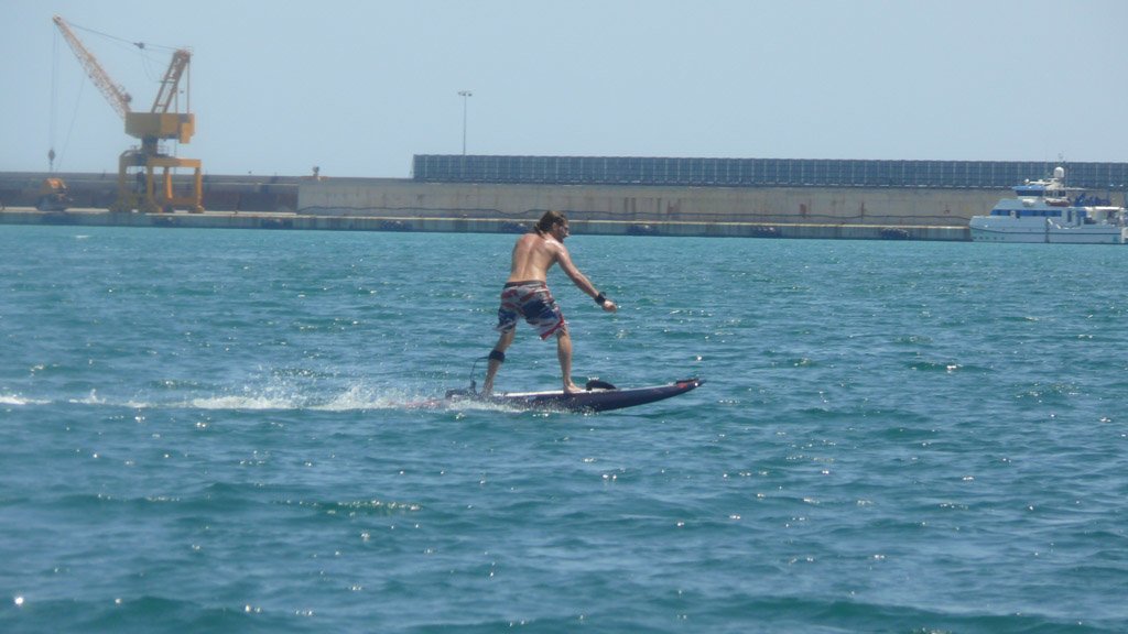 Deportes de agua: haciendo electric surfboard