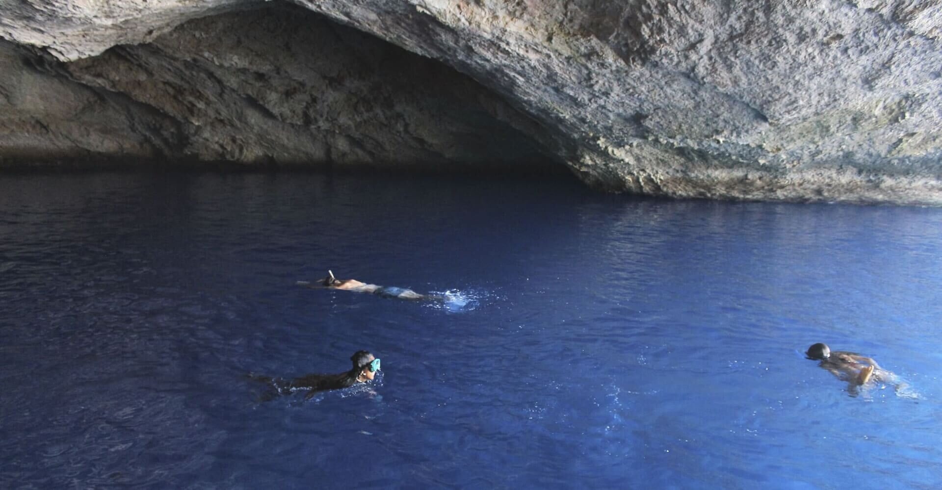 nadar en cueva