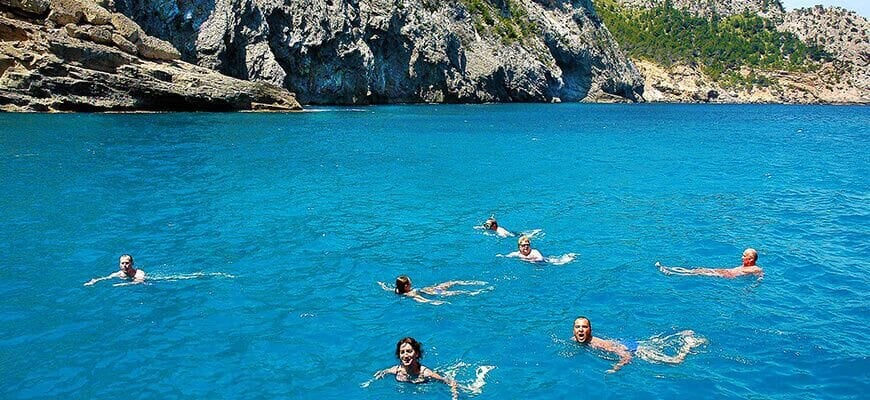 nadar en el mar