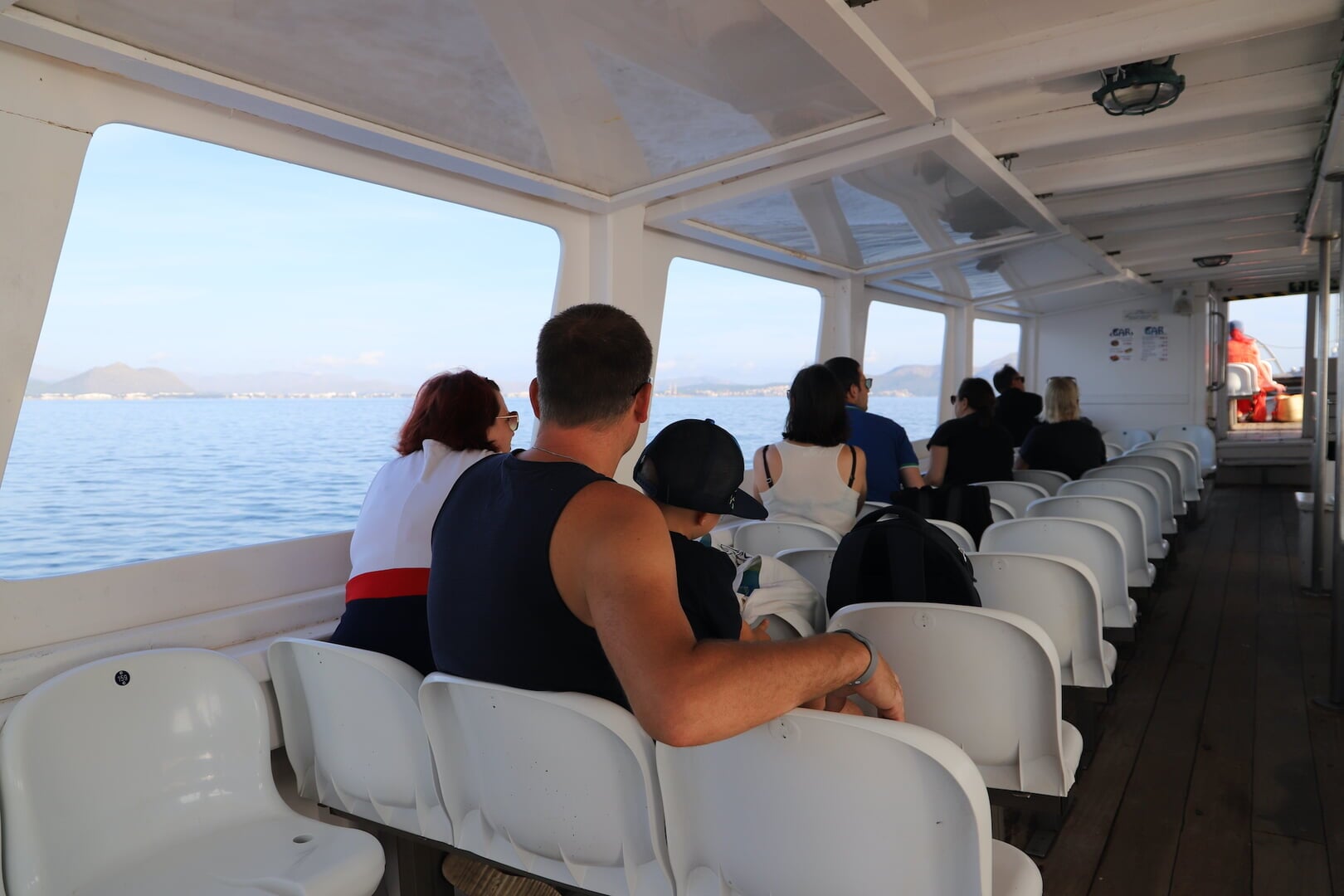 dentro barco