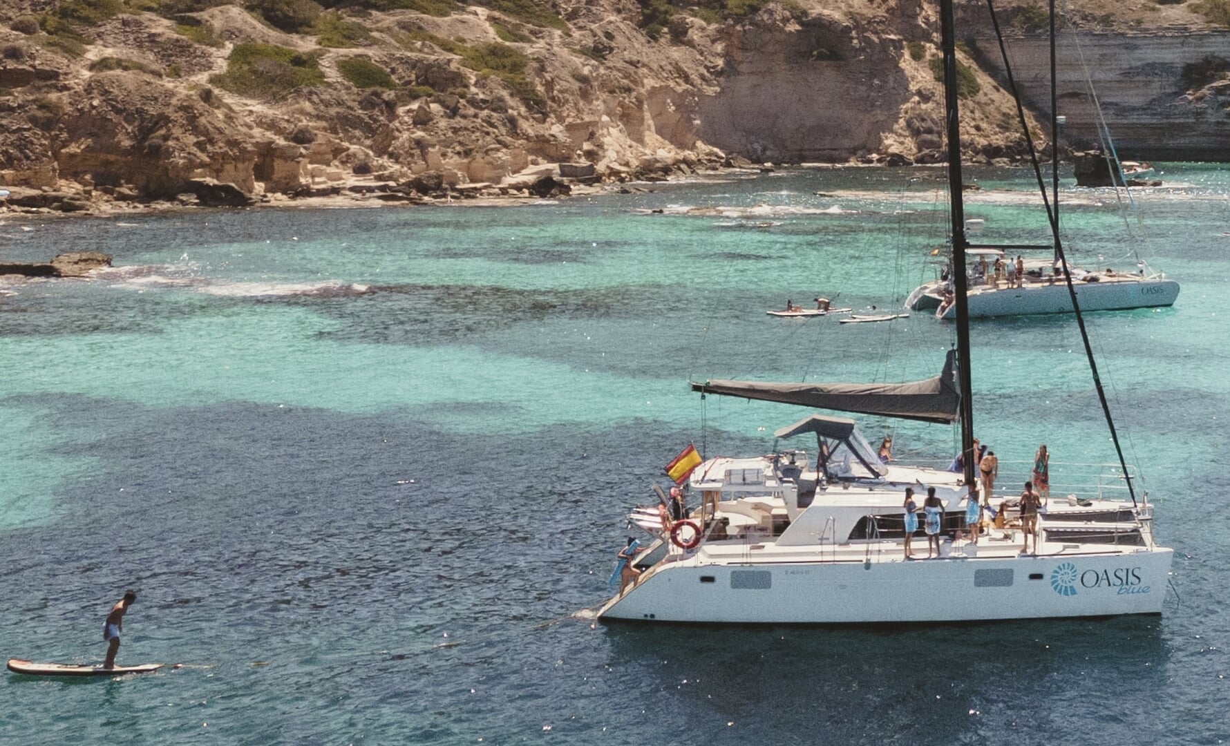 catamaran en cala vella