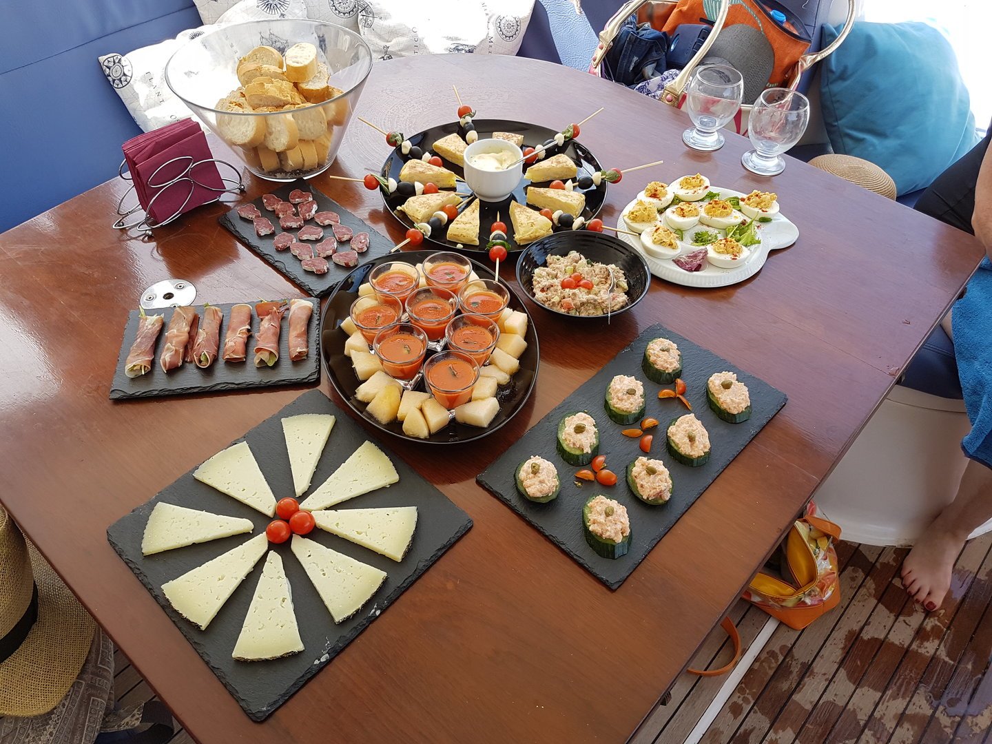 comida en el catamaran