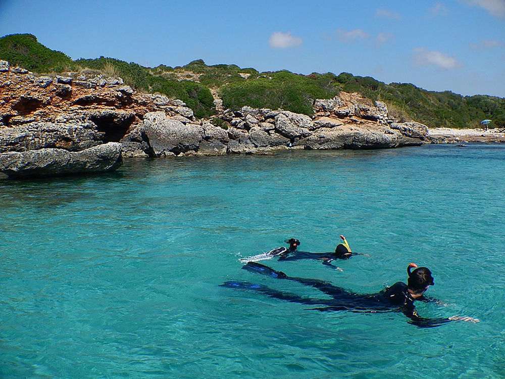 haciendo snorkel en calas de mallorca