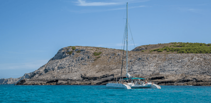 catamaran tour cala ratjada