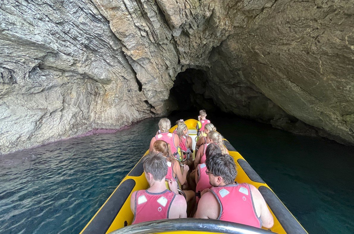 Preparations of the clients on speedboat