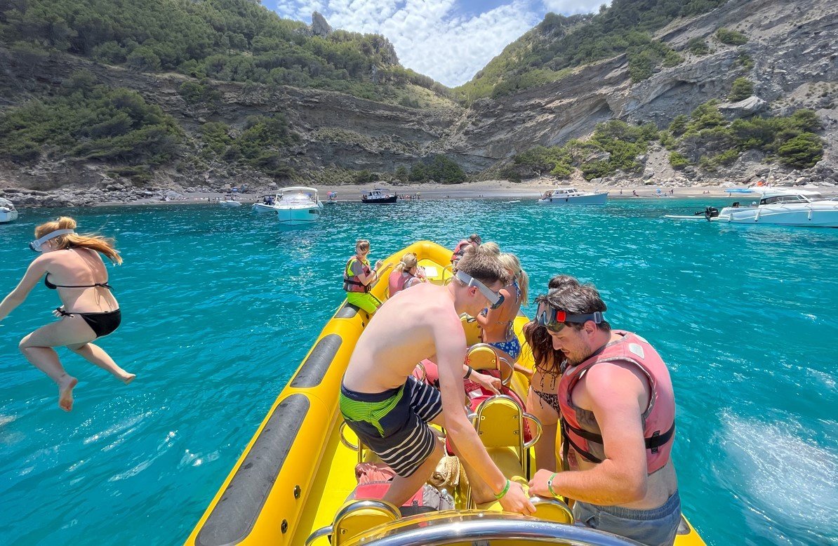 speed boat