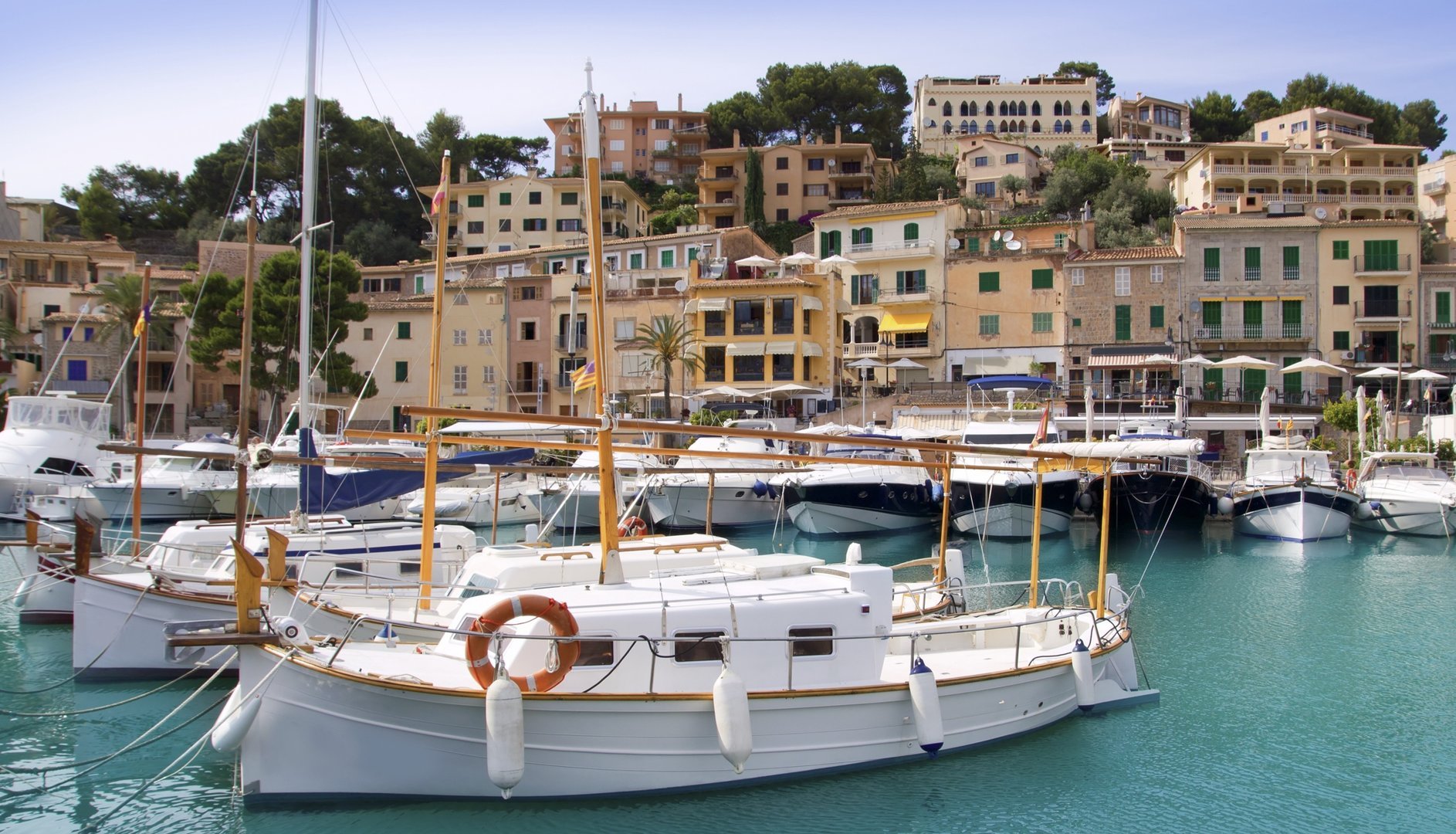 Puerto de Soller view on the day trip to soller from palma