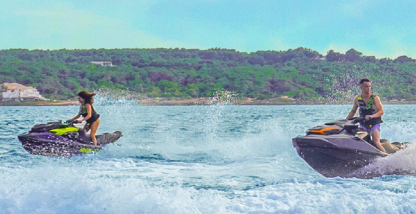 race with two jet skis