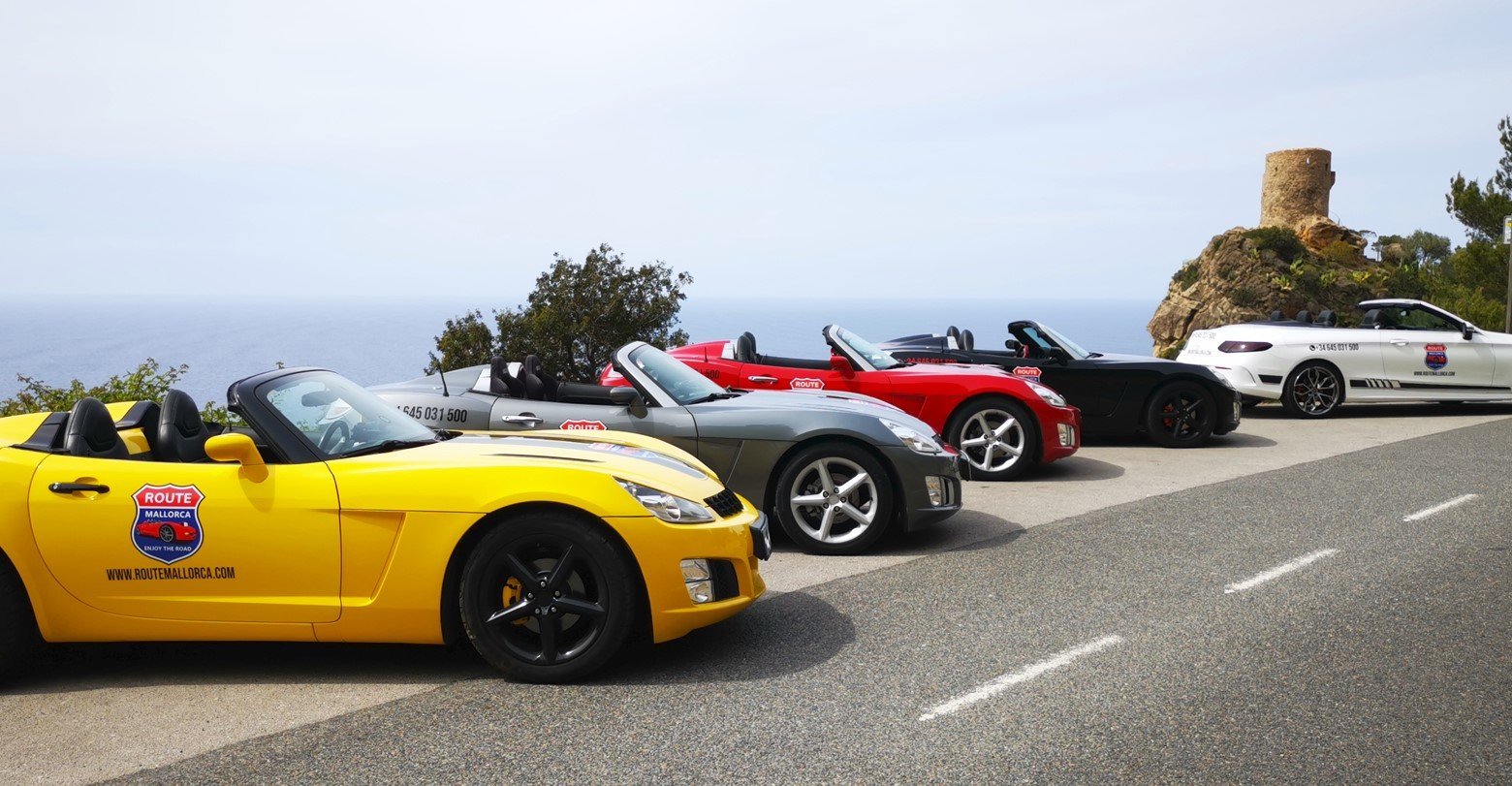 cars are parking at viewpoint