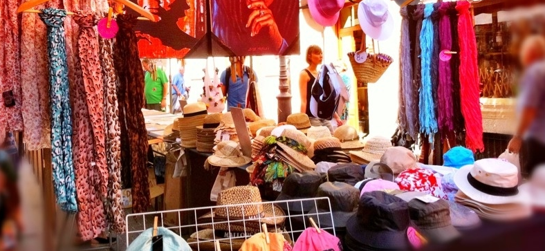 hats and scarfs at inca market