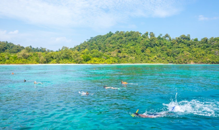 discovering the best snorkelling spots of mallorca