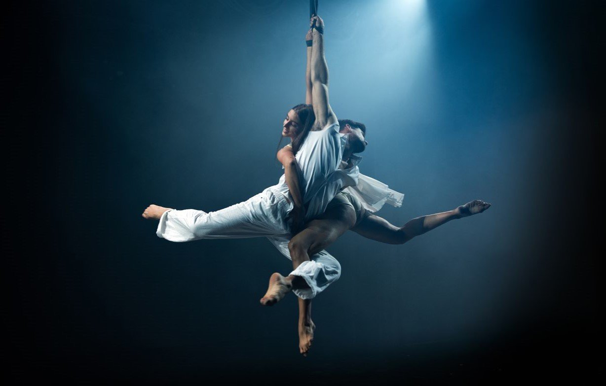 Singer, dance & contorsionist Son Amar