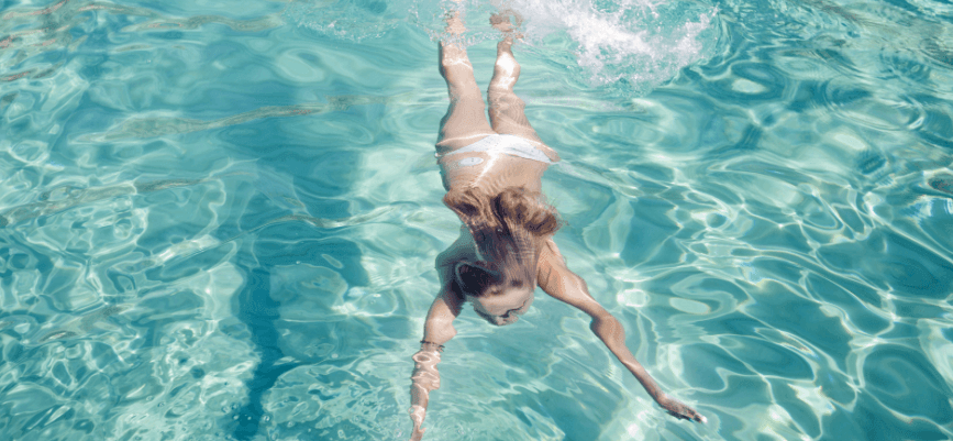 swimming in cala vella