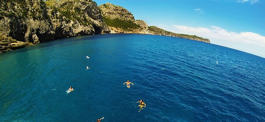 sosta per nuotare e fare snorkeling a bordo piscina