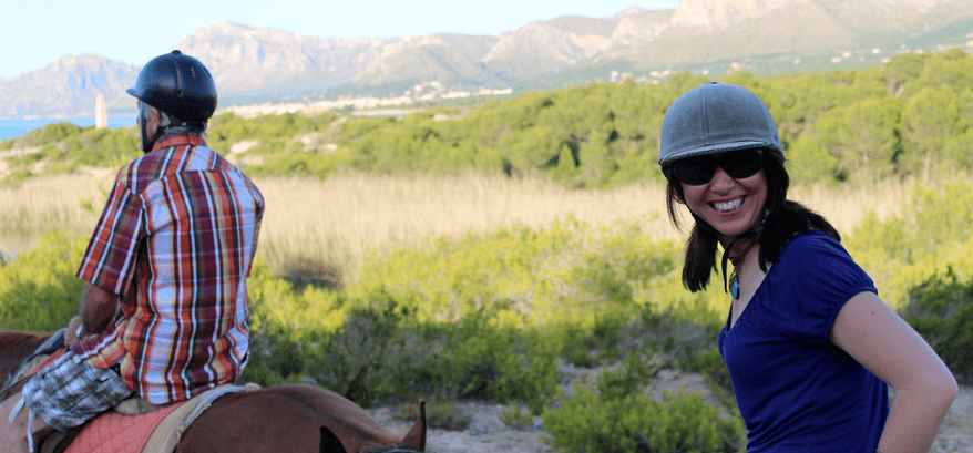 cavalcando nel grande ranch